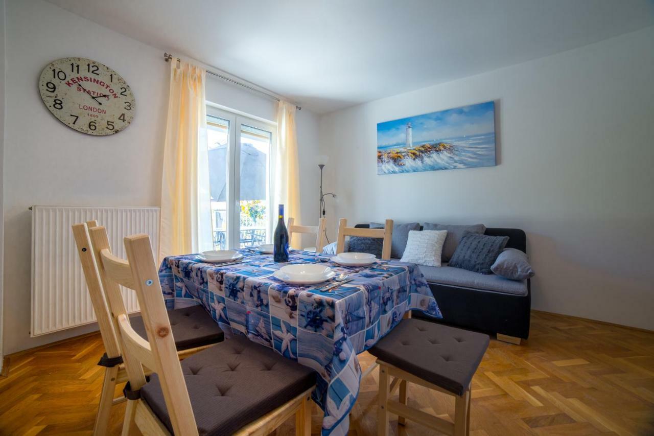 Apartments Raspolic Кастав Екстериор снимка