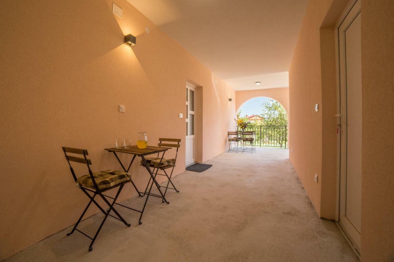 Apartments Raspolic Кастав Екстериор снимка